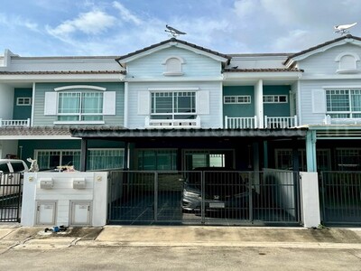 ทาวน์เฮ้าส์ วิลลาจจิโอ อยุธยา - บางปะอิน ต่อเติมหลังคาที่จอดรถ ทาวน์เฮ้าส์ วิลลาจจิโอ อยุธยา - บางปะอิน ต่อเติมหลังคาที่จอดรถ