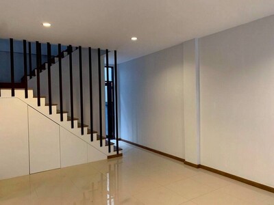 ทาวน์โฮม 3.5 ชั้น ทำเลศรีรัช–แจ้งวัฒนะ เช่า ราคาดีมาก!