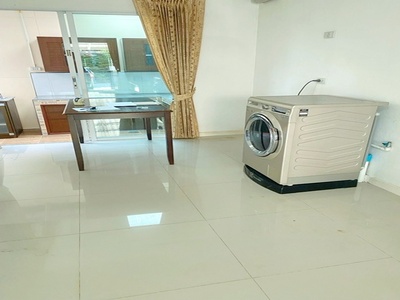 ตลาดประชาอุทิศ 90 800 ม. โลตัส  ประชาอุทิศ. ให้เช่าทาวน์โฮม 2 ชั้