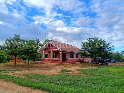 บ้านเดี่ยว พร้อมที่ดิน 10 ไร่ 83 ตารางวา บรรพตพิสัย ทำเลดี