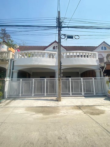 หงส์​ประยูร​ 2  บ้านมือสองตกเเต่งใหม่  ทำเลดี  ราคาดี มีงบตกเเต่ง