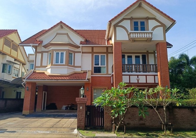 ขายบ้านเดี่ยว 2 ชั้น ลัดดารมย์ อีลีแกนซ์ พระราม 5 บางกรวย นนทบุรี เนื้อที่ 137.9 ตรว มี 4 ห้องนอน 5 ห้องน้ำ 