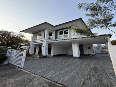 ให้เช่าบ้านเดี่ยว หลังหัวมุม เสนาวิลล์ คู้บ้อน27 ใกล้แฟชั่นไอซ์แล