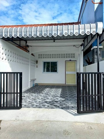 บ้านรีโนเวทใหม่ทั้งหลัง   พิกัดสายถนนหลังตลาดเก่าบ้านเคียน หลังSCB ในซอยบ้านค่าย8 เข้าซอยแค่80ม.