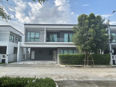 ให้เช่าบ้านเดี่ยว Centro บางนา Bangna 300 ตรม. หน้าสวน หน้า Clubh