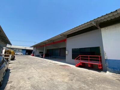 ให้เช่าโกดังยกสูง 540 ตรม ถนน ศรีนครินทร์  หนามแดง 