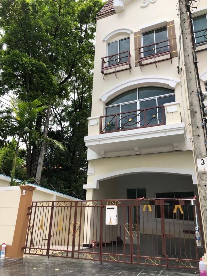 ให้เช่าทาวน์โฮม3ชั้นย่านหัวหมาก กรุงเทพกรีฑาบ้านกลางเมืองเดอะปารีส พระราม9 