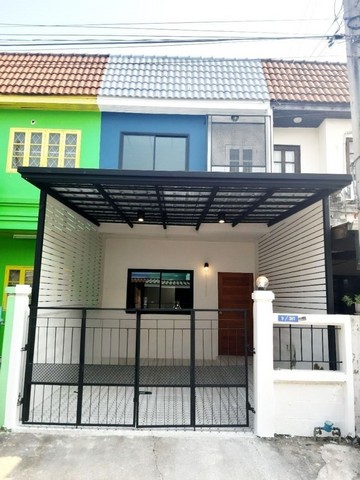 หมู่บ้านบัวทอง ทาวน์เฮ้าส์2ชั้น ติดถนนใหญ่ ตกแต่งใหม่พร้อมเข้าอยู่