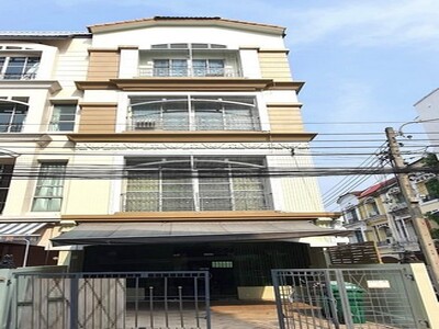 บ้านกลางเมือง แยกรัชดา-ลาดพร้าว ห่างจาก MRT ลาดพร้าว 