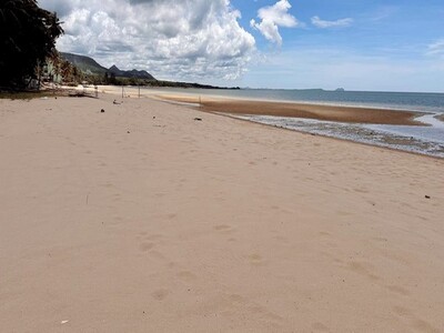 ซื้อไว้ดีมีไว้รวย ขายที่สวยติดทะเล ที่ติดชายหาดสะพลี ชุมพร 5.9ลบ.