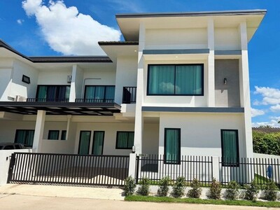 ขายต่ำกว่าราคาบ้านแฝด 2 ชั้น สไตล์โมเดิร์นสุดหรู โซนบ้านถวาย หางด