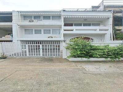 ให้เช่าทาวน์โฮม 3 ชั้น 26.2 ตรว. ย่านเอกมัย 22 ใกล้ทองหล่อ
