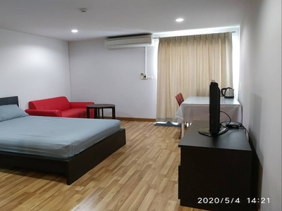 Regent 19 spacious 7th floor