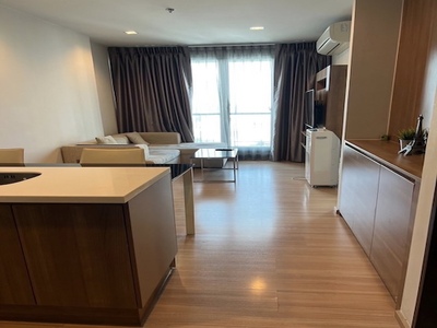 Rhythm Sathorn spacious