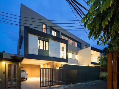 ขายบ้านเดี่ยว 3 ชั้น 127 ตรว. ถ.สุขุมวิท 63 ซ.เอกมัย 8 พร้อมสระว่