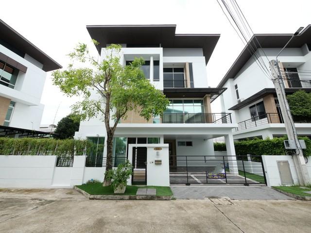 BS451 ขายบ้านเดี่ยว 3ชั้น หมู่บ้านเนอวาน่า บียอนด์ ไลท์ พระราม9 3ห้องนอน 4ห้องน้ำ สภาพใหม่ 