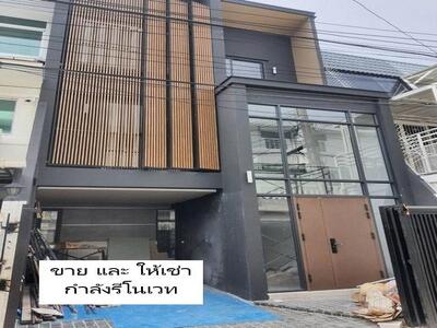 ให้เช่าทาวน์โฮม 3 ชั้น 22 ตรว. ซอยเอกมัย 22 ปรีดีพนมยงค์ 43 เขตวั