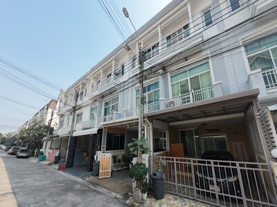 เดอะเมทโทร ทาวน์เฮาส์ 3 ชั้น พระราม9 บ้านพร้อมอยู่