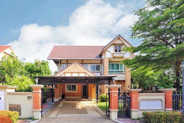 บ้าน  Q House Avenue พระราม5 4BEDROOM 195 ตร.ว. 29900000 THAI BAHT ไม่ไกลจาก ทางด่วนศรีรัช N I C E! นนทบุรี   