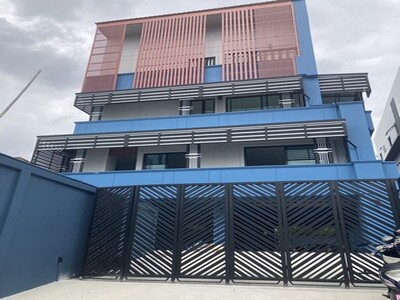 อาคารพาณิชย์ 4 ชั้น  ซอย 20 มิถุนา ถนนสุทธิสารวินิจฉัย  จดทะเบียน