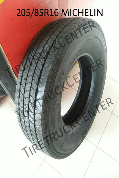 จำหน่ายยางรถ 25x8.00-12  215/70R15  235/75R17.5  18x9.50-8  20x8-8  23x8.50-12  205/50-10  215/70R15  4.00-4  5.70-8  8.25-20  11R22.5  12.00-20  4.80-8  195/60R15  13x6.50-6  23.1-26 30x9.50R15  265/35R18 11x4.00-4  สามารถติดต่อสอบถามได้ที่ บริษัท ลักค์ 