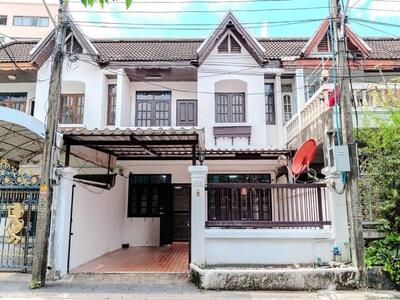 ให้เช่าทาวเฮ้าส์ 2 ชั้น ซอยประชาราษฎร์บำเพ็ญ 20 ใกล้ MRT ห้วยขวาง