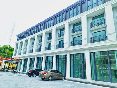 อ่อนนุช68-78 โชว์รูม คลีนิค อาคารพาณิชย์ 4.5 ชั้น MRT ศรีนุช 1.32