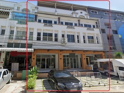 เช่าอาคาร3คูหา 6ชั้น แอร์11โชว์รูม เลียบด่วนเอกมัย-รามอินทรา 3กม  เช่าอาคาร3คูหา 6ชั้น แอร์11โชว์รูม เลียบด่วนเอกมัย-รามอินทรา 3กม