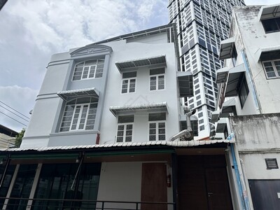 ขายโฮมออฟฟิศ 3 ชั้นหลังมุม 320 ตรม. พระราม9 ซอย11 ใกล้เซ็นทรัลพระ ขายโฮมออฟฟิศ 3 ชั้นหลังมุม 320 ตรม. พระราม9 ซอย11 ใกล้เซ็นทรัลพระ