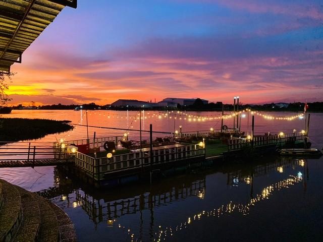 POR1957 ขายบ้าน ริมแม่น้ำเจ้าพระยา ปากเกร็ดนนทบุรี เรือยอร์ช 1 ลำ พร้อมกิจการร้านอาหารติดริมแม่น้ำ