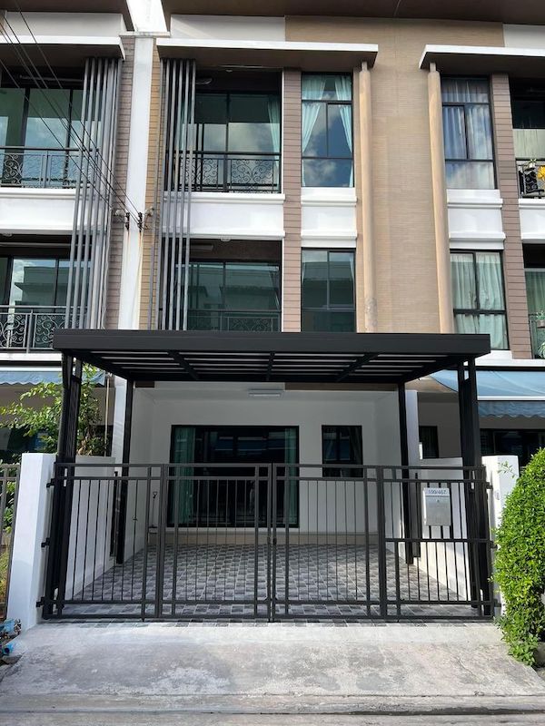 BH1856 บ้านทาวน์โฮม 3 ชั้น บ้านกลางเมืองนวมินทร์42 3ห้องนอน 3ห้องน้ำ แอร์ 4เครื่อง