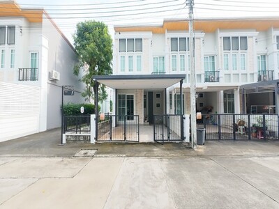 ทาวน์เฮาส์2ชั้น พร้อมเฟอร์จัดเต็ม โกลเด้นทาวน์2 นวมินทร์42