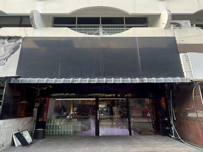 อาคารพาณิชย์ 3 ชั้นครึ่ง ทำเลทอง โซนนิมมาน         