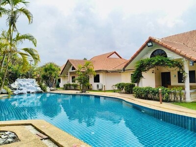 ขายกิจการรีสอร์ทเนื้อที่ 10ไร่ บ้าน 29 หลัง ใกล้ทะเลบางพระ ชลบุรี