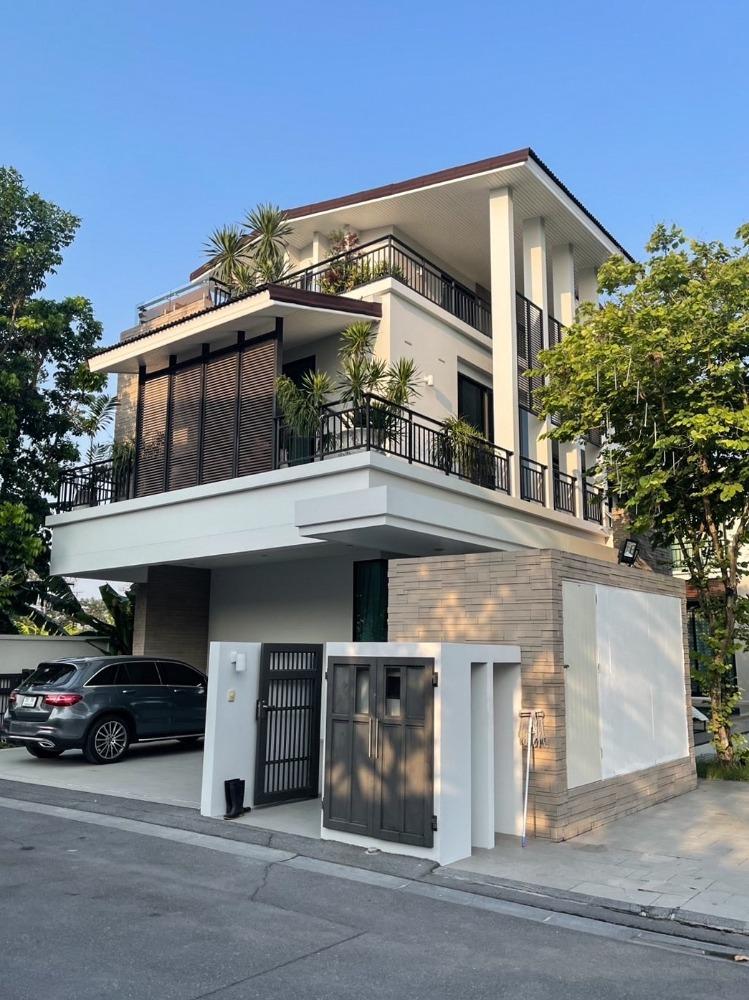  ขายบ้านเดี่ยว 3 ชั้น  ซอยกรุงเทพกรีฑา 8 หัวหมาก พื้นที่ใช้สอย 336 ตารางเมตร 4 ห้องนอน 5 ห้องน้ำ เนื้อที่ 168 ตารางวา พร้อมเฟอร์นิเจอร์