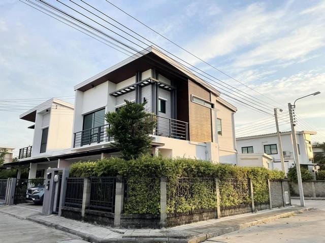 ขายบ้านเดี่ยว 2 ชั้นหลังมุม 43 ตรว. หมู่บ้าน วีทู อ่อนนุช-พระราม 9 เฟอร์นิเจอร์ Buit-in ทั้งหลัง ใกล้ Airport Link ทับช้าง สนามบินสุวรรณภูมิ