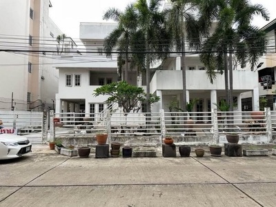 ขายบ้านเดี่ยว 4 ชั้น 120 ตร.วา ในหมู่บ้านทาวน์อินทาวน์ ใกล้เลียบด