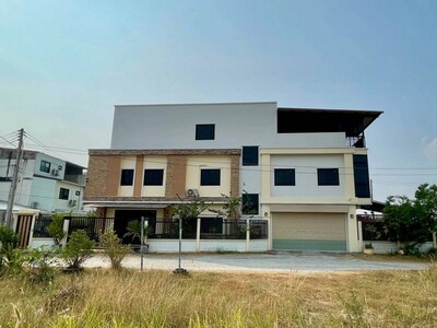ขายโฮมออฟฟิศ 3 ชั้น (รวมชั้นดาดฟ้า)  อ.บ้านบึง จ.ชลบุรี