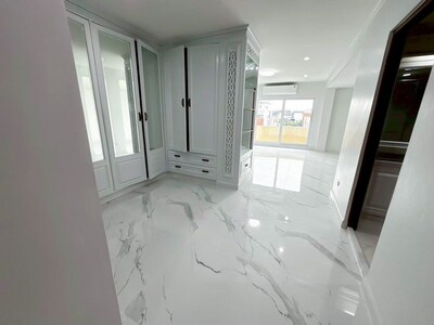 ให้เช่าบ้านหรู5ชั้น เย็นอากาศ เรสซิเดนท์ 450 ตรม. 4นอน ใกล้One Ba