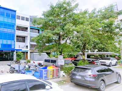 Big C ลำลูกกา คลอง4  3 นอน 3 น้ำ  BTS คูคต 900 ม. อาคาร 4.5 ชั้น 