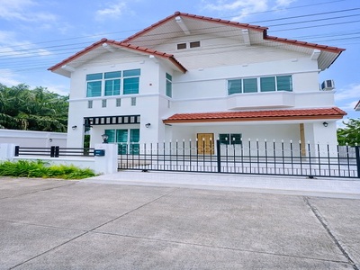 100 ตร.ว.ทำเลศรีราชา  เจพาร์ค ศรีราชา 500 ม. บ้านหรู 2ชั้น 3นอน 