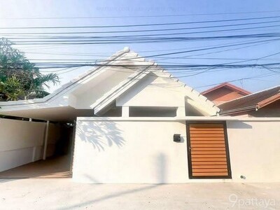 P2177 ขาย  บ้านรีโนเวท 2 ชั้น หมู่บ้านสุขสบาย วิลล่า พัทยา