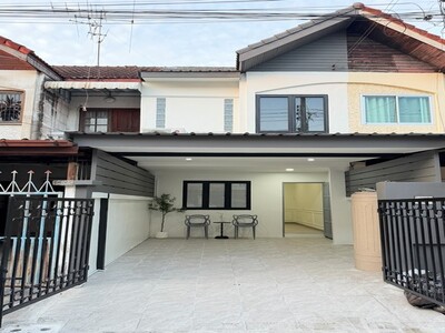 ขายทาวน์โฮม 2 ชั้น หมู่บ้านเลิศอุบล โชคชัย 4 ซอย 22 รีโนเวทใหม่