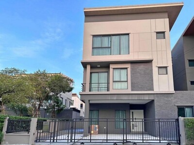 ให้เช่าบ้านแฝด 3 ชั้น 4 ห้องนอน บ้านกลางเมือง รามอินทรา 83 หลังมุ