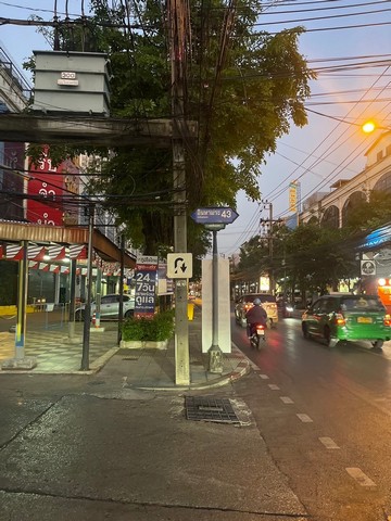 ขายที่ดินพร้อมห้องเช่า 4 ห้อง ขนาด 100 ตารางวาซอยอินทามระ 43 เขตดินแดง กรุงเทพฯ