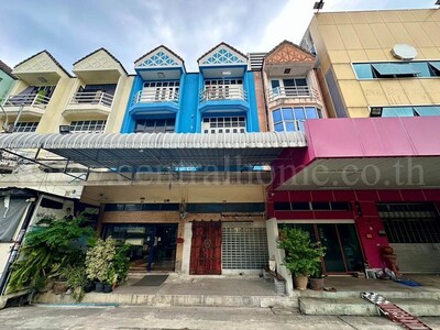 อาคารพาณิชย์ 4.5 ชั้น รีโนเวทใหม่ พร้อมทำธุรกิจ คู้บอน 27 ทำเลดี