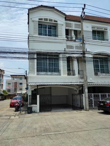 ให้เช่าทาวโฮม 3 ชั้น โครงการบ้านกลางเมือง ลาดพร้าว-โยธินพัฒนา ใกล้เซ็นทรัล อิสต์วิลล์