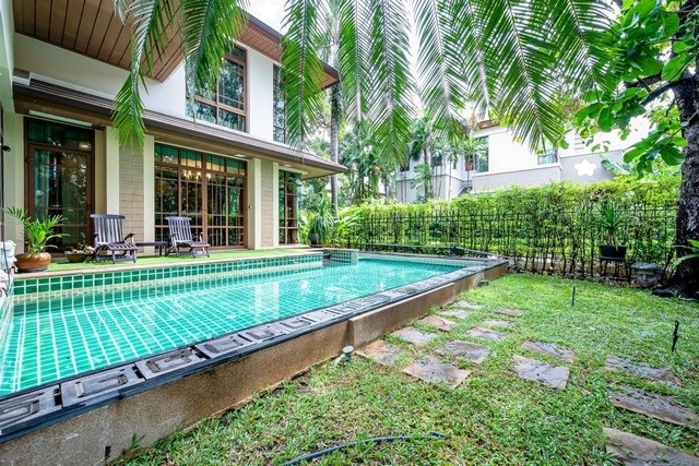 RENT บ้านหรูพร้อมสระว่ายน้ำส่วนตัว 2ชั้น ย่านสุขุมวิท แต่งสไตล์อังกฤษ ใกล้โรงเรียนนานาชาติ