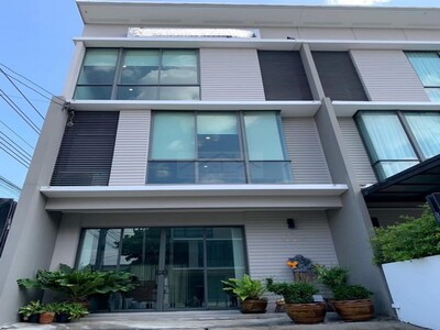ขายโฮมออฟฟิศ 3 ชั้น 161 ตรม. 3 ห้องนอน พาทิโอ ลาดกระบัง - มอเตอร์