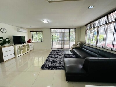 ให้เช่าบ้านเดี่ยว 4 ชั้น 5นอน  ซอยสุขุมวิท 31 ใกล้ BTS พร้อมพงษ์